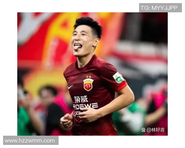 央视深度报道足球明星背后的故事与成就揭秘